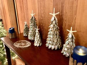 table decor made of abalone shells in the shape of Christmas trees of varying sizes